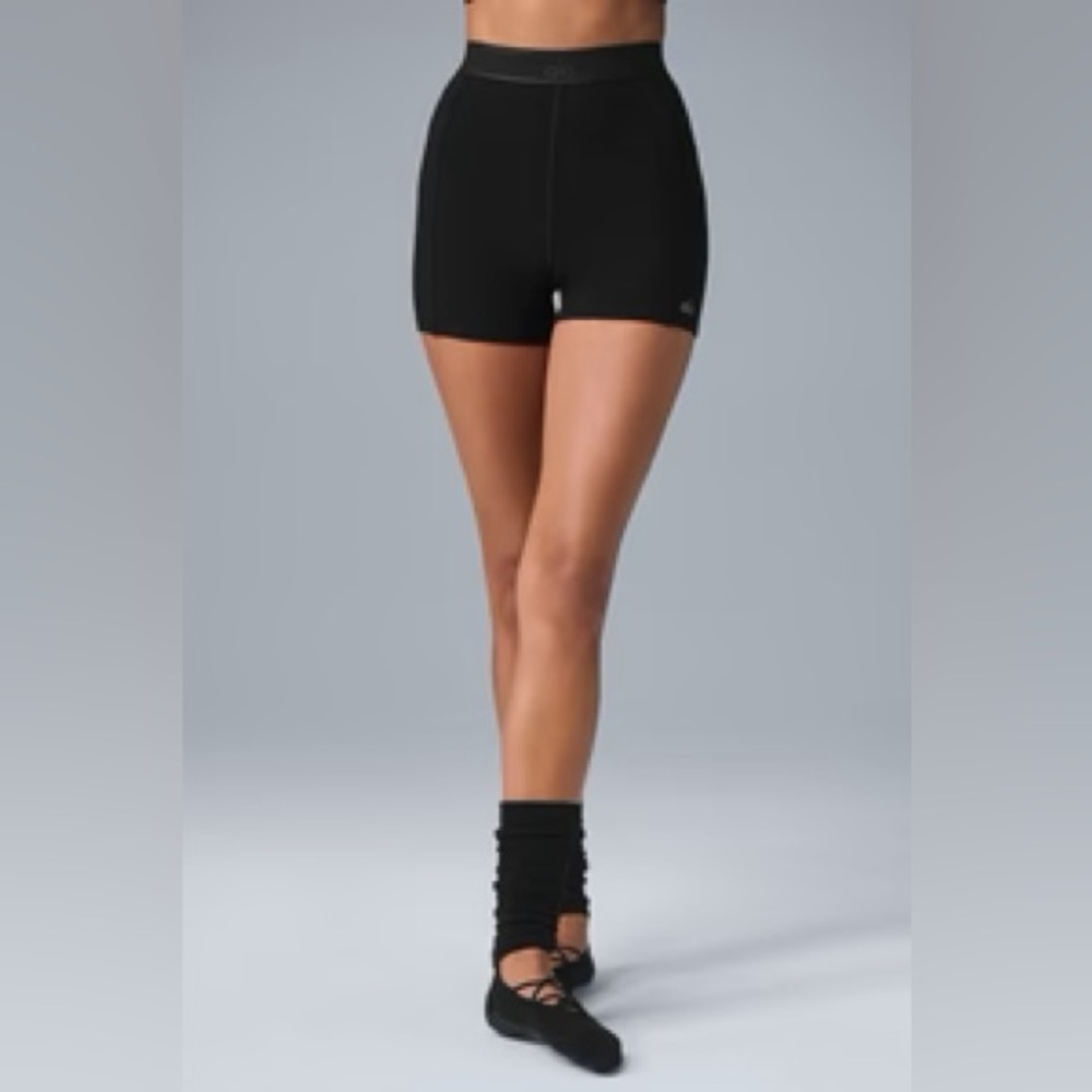 ALO Yoga Women's Black Bike Shorts